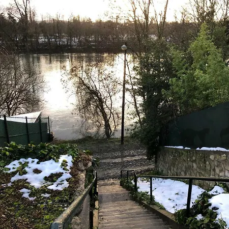 Studette Sur Seine Croissy-sur-Seine